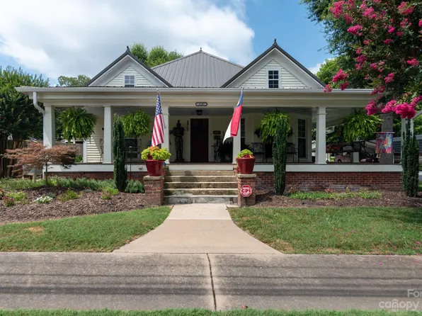 519 N Grove St, Lincolnton, NC 28092