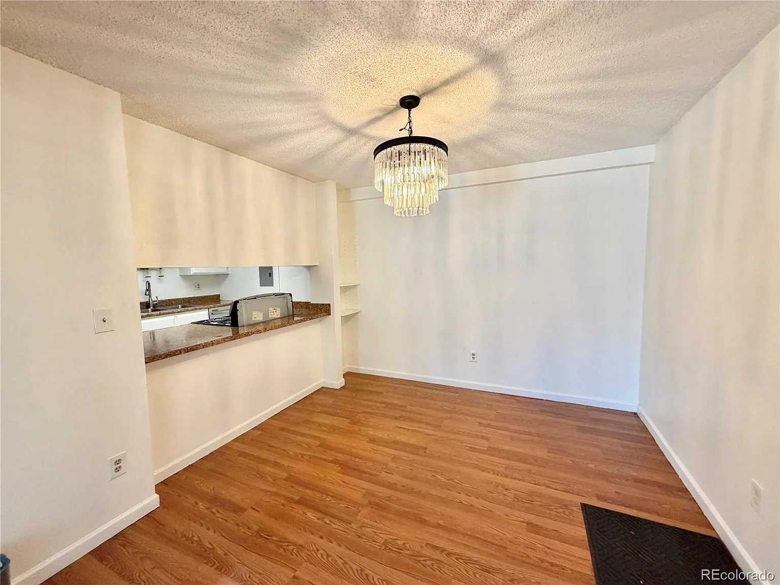 2 bed, 2.0 bath, 907 sqft, $1,595 — Photo 4