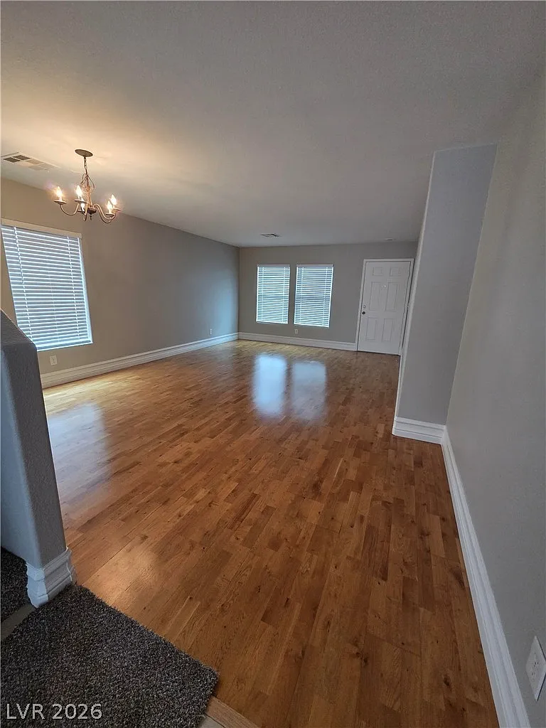 5 bed, 2.5 bath, 2784 sqft, $2,325 — Photo 2