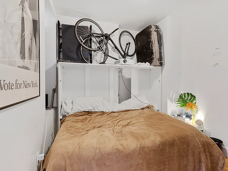 360 W 47th St #2B — Photo 3