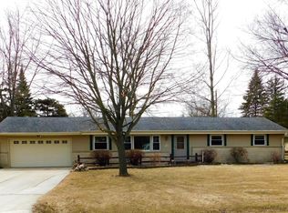 N50W17803 Greenview Ave, Menomonee Falls, WI 53051