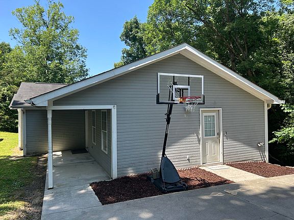 2nd image of 386 Highland Dr