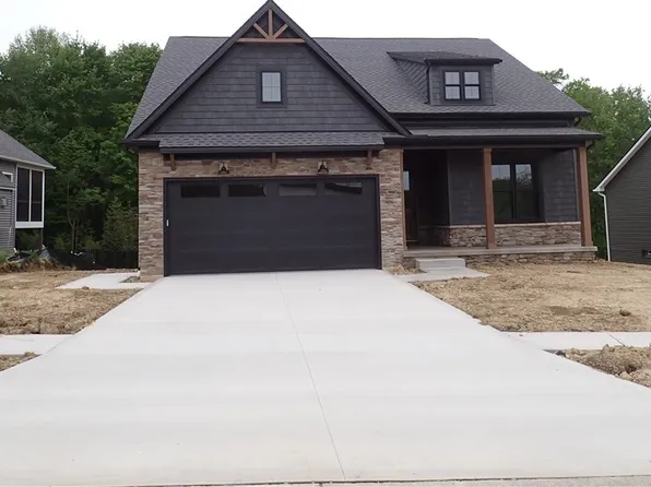 7069 Village Way Dr, Garrettsville, OH 44231