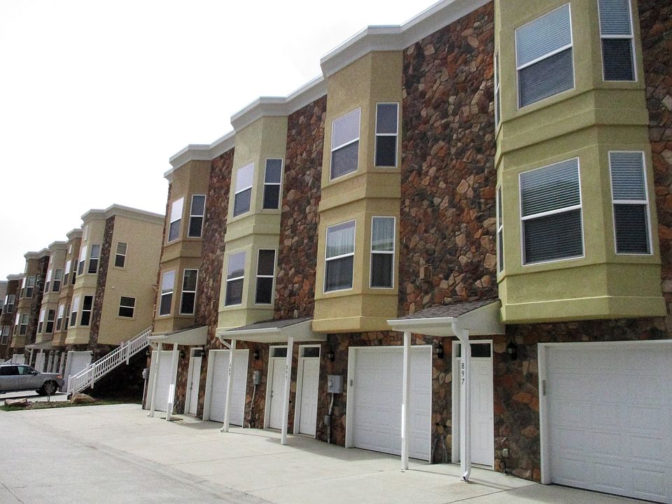 1st image of 889 Vernon Dr