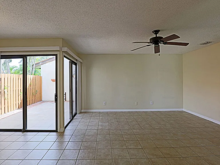 1420 Park Shore Cir #3 — Photo 14