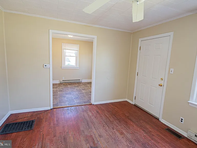602 E Main St — Photo 18