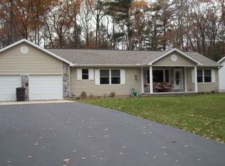 7101 Huntington Dr, Oscoda, MI