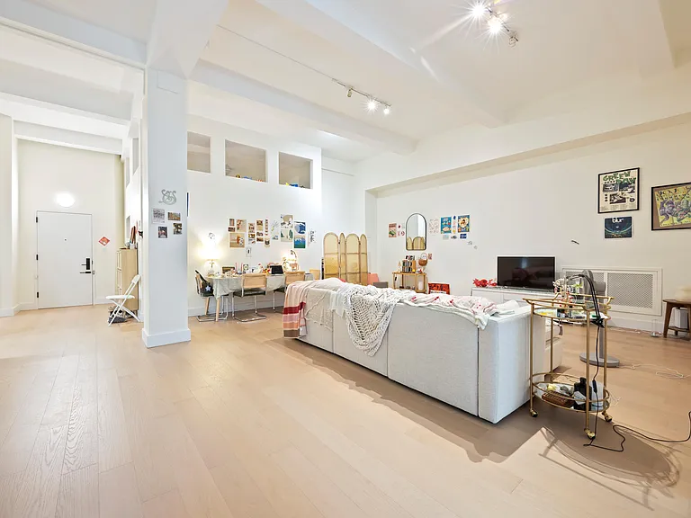 251 W 19th St #2C — Photo 13