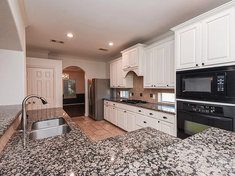 16915 Locust Springs Dr — Photo 12