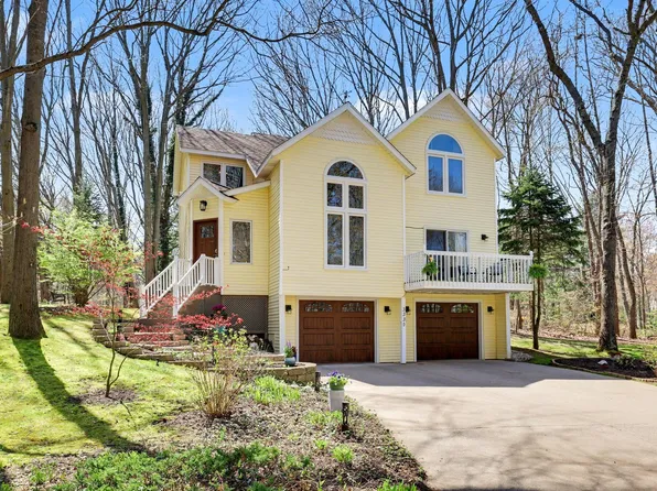3330 Clearview Ln, Saugatuck, MI 49453