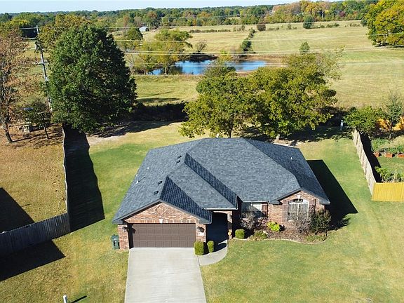 3rd image of 2563 NE Indian Oaks Dr