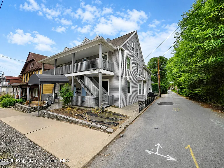 1011 Scranton St #1 — Photo 2