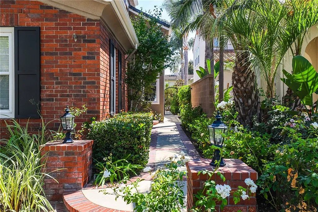 4 bed, 3622 sqft, $7,000 — Photo 3