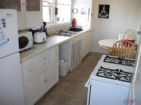 Kitchen of downstairs unit