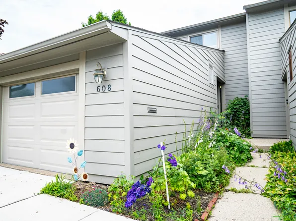 608 Peninsula Ct, Ann Arbor, MI 48105
