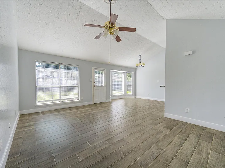 7506 Stone Pine Ln — Photo 3