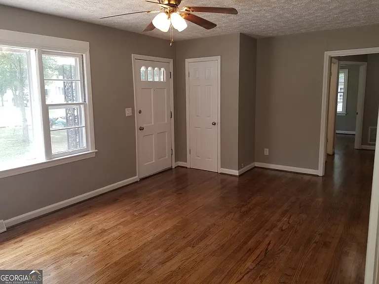 16 Rooney Rd SW — Photo 12