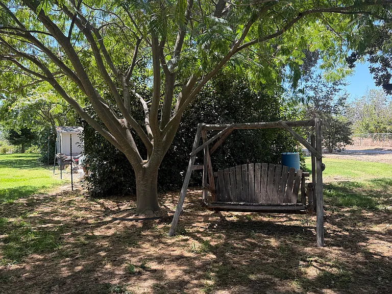 23409 Hamilton Ave — Photo 5