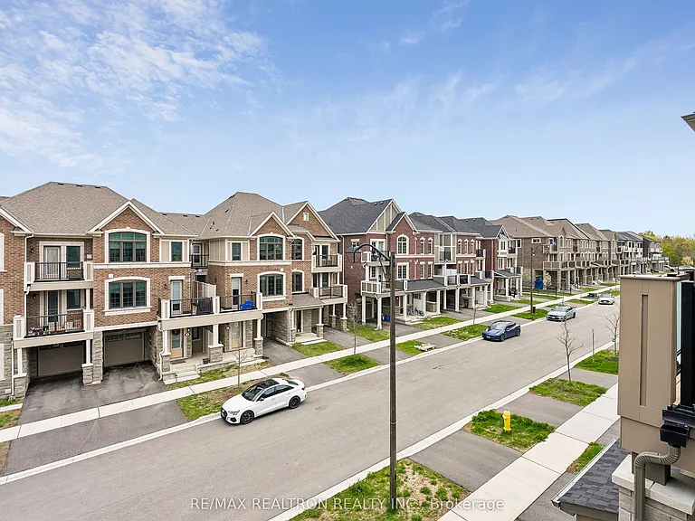 8 Thomas Frisby Jr Cres — Photo 10