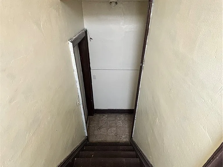 215 Ludington St #2 — Photo 6