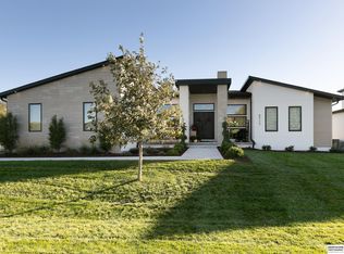 8515 Tralee Rd, Lincoln, NE 68520