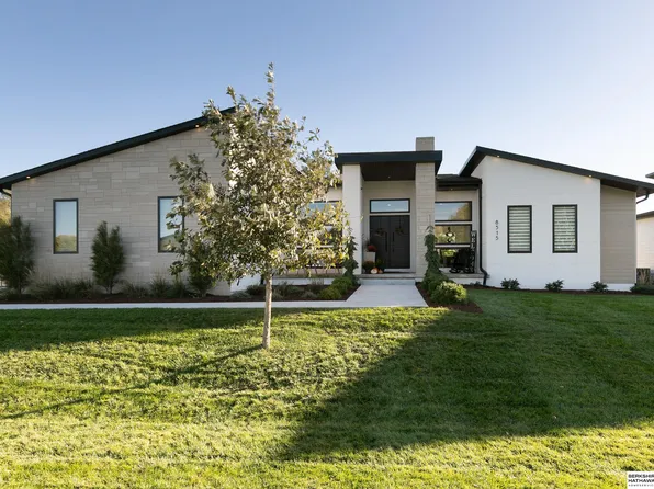 8515 Tralee Rd, Lincoln, NE 68520