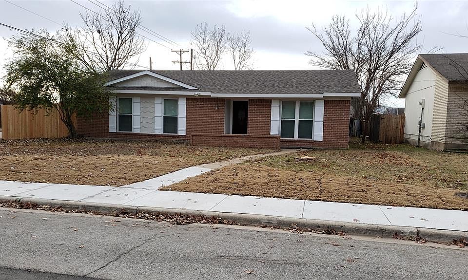 1st image of 932 Wandering Way Dr