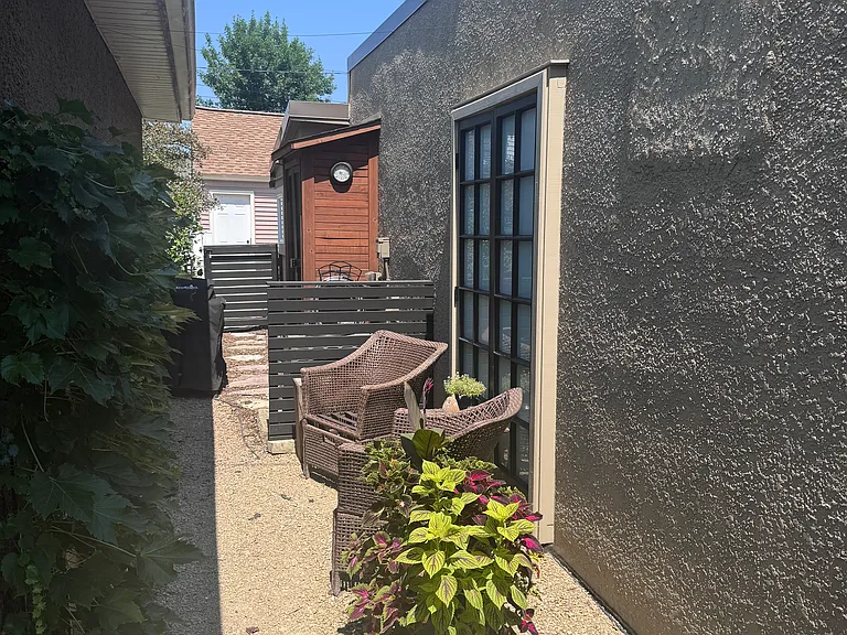 514 W 39th St — Photo 28
