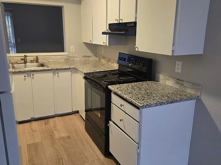 Park Townhomes — Photo 8