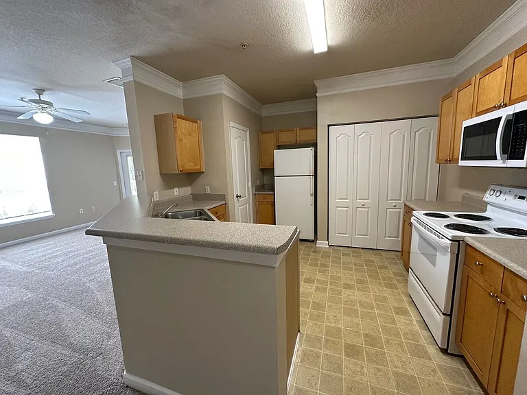 8836 Villa View Cir #201 — Photo 5