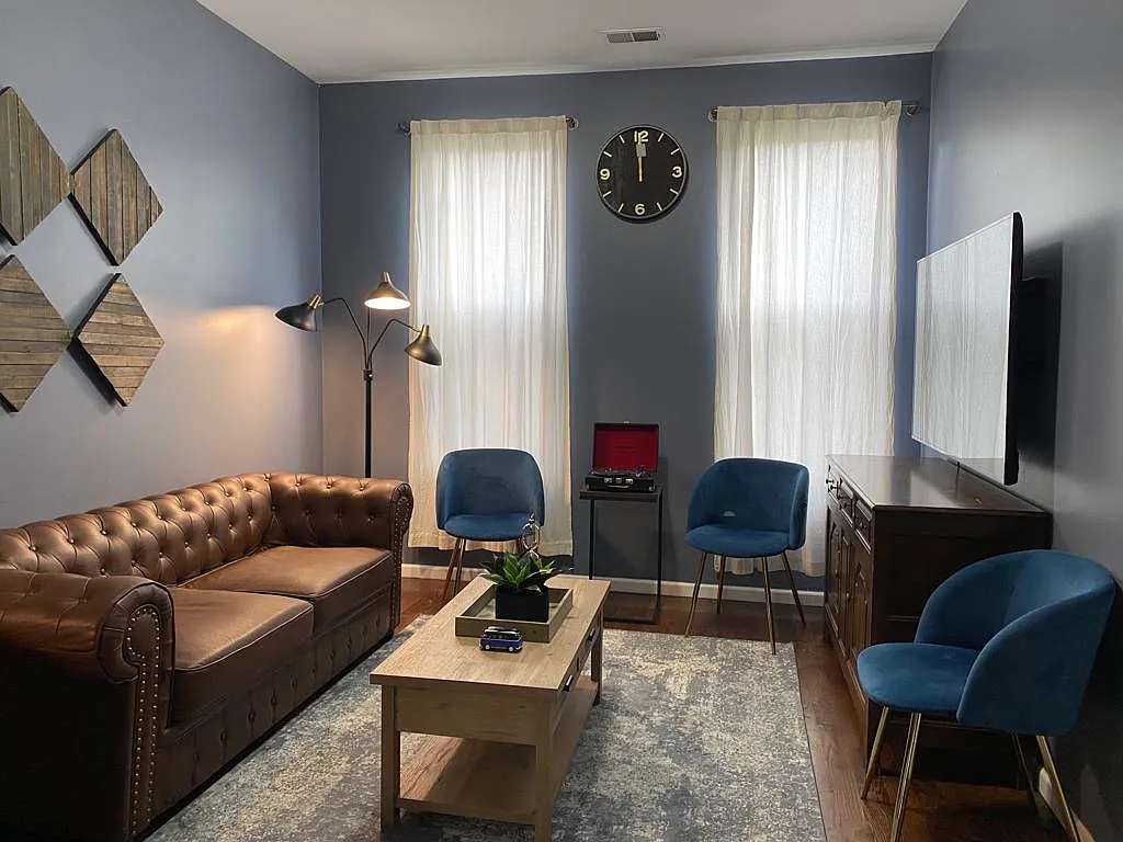 2 bed, 700 sqft, $875 — Photo 1