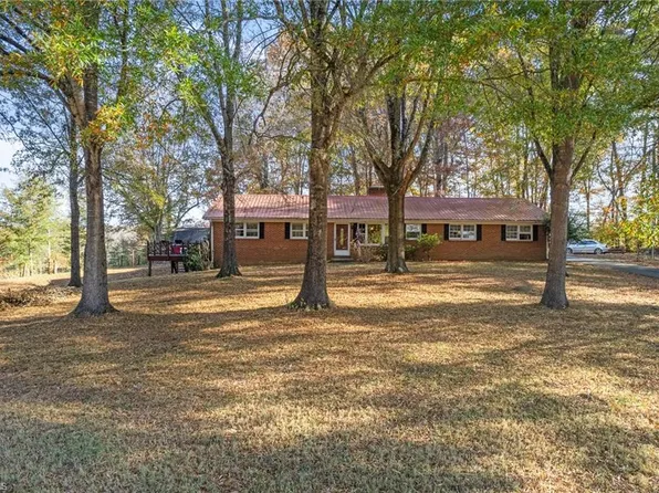 2733 Brawley Rd, Yadkinville, NC 27055