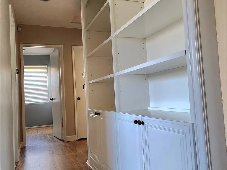 4919 Louise Ave — Photo 16