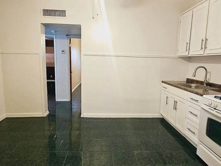 2600 Aurora Ave — Photo 8