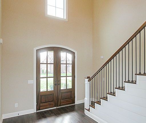 4th image of 1055 Luxborough Dr