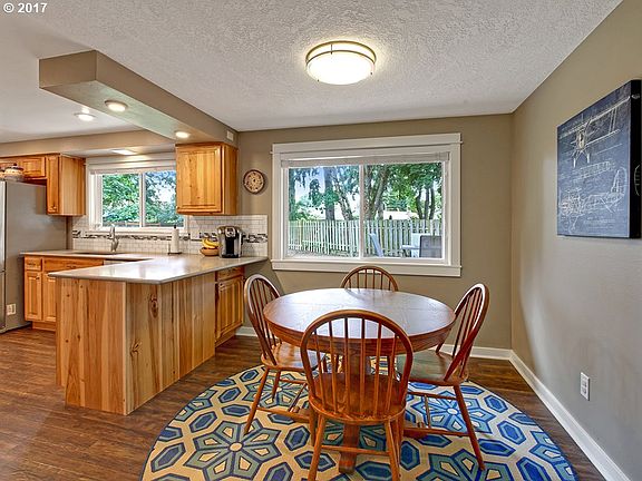 4th image of 1102 NE Kathryn St