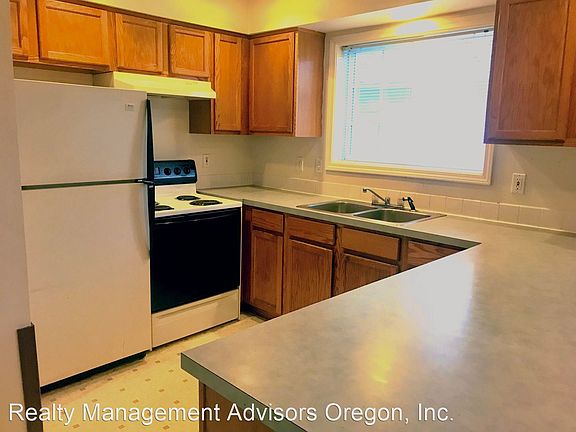 4th image of 12277 SE Whitcomb Dr APT 4