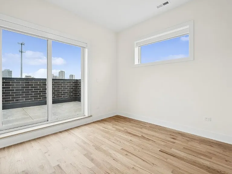 3615 N Wilton Ave #PENTHOUSE — Photo 14