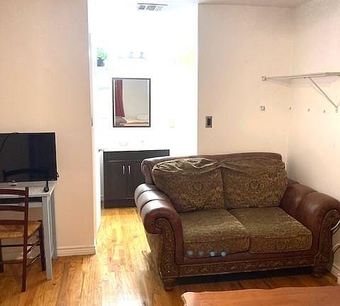 5th image of 1423 Michial St