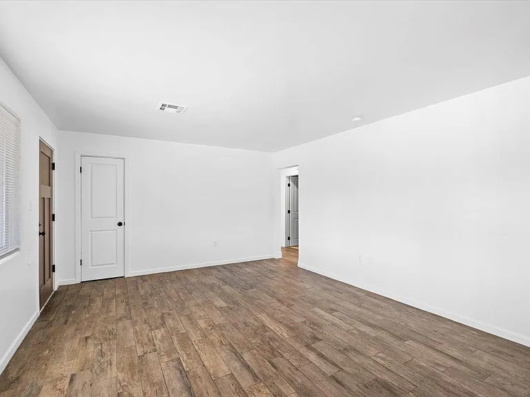 528 W 18th St — Photo 6