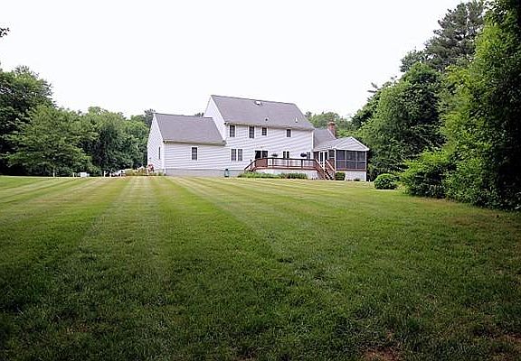 3rd image of 20 Binney Cir