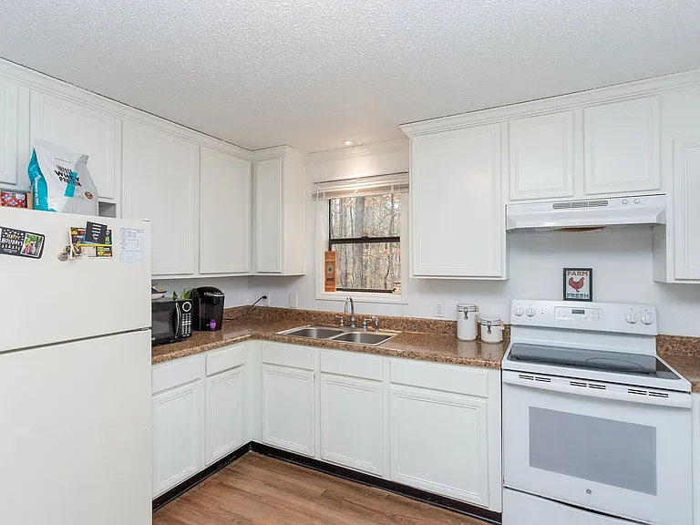 129 Forsyth Dr #B — Photo 5