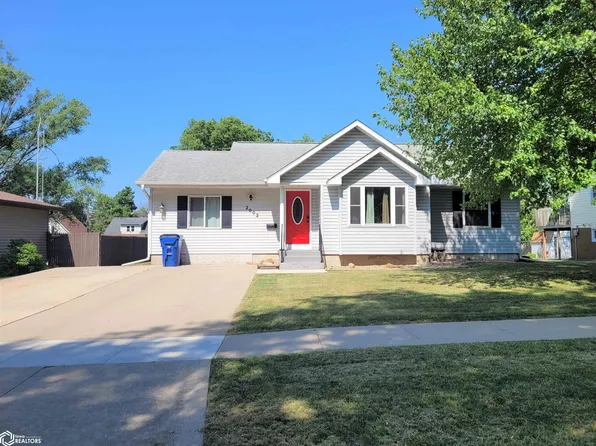 2002 12th St, Eldora, IA 50627