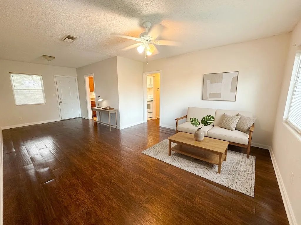 3 bed, 1100 sqft, $1,500 — Photo 2