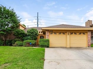 202 Laurel Ln, Euless, TX 76039