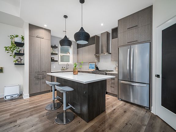 5th image of 805 Burne Ave #4