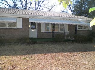 1116 Cambridge Ave E, Greenwood, SC 29646