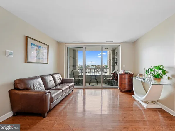 100 Harborview Dr Unit 204, Baltimore, MD 21230