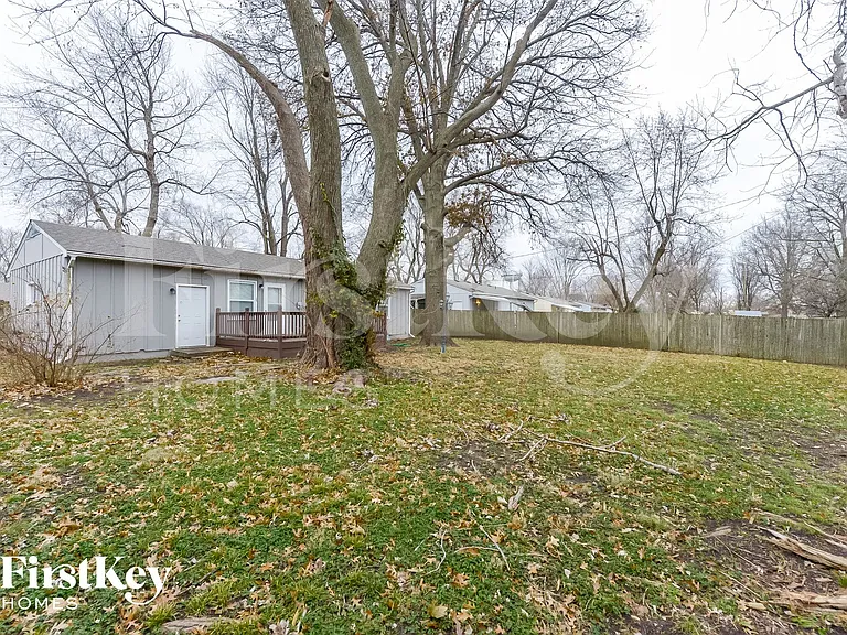 210 Berry Ave — Photo 14