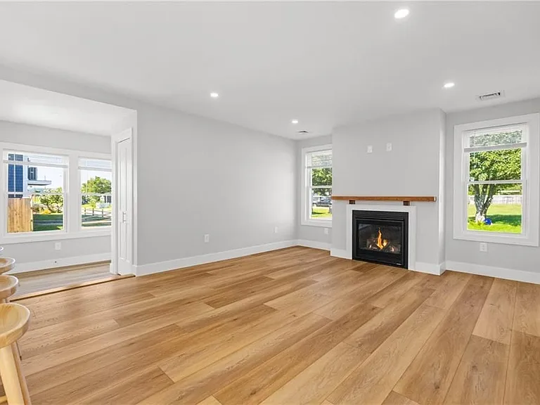 51 Pine St — Photo 6